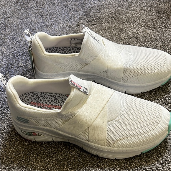 NWT White Slip-On Sneakers with Leopard Print Interior - Picture 4 of 12